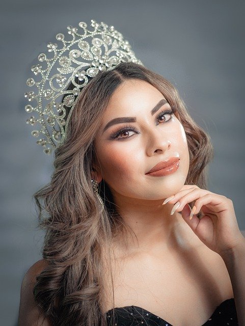 Téléchargement gratuit d'une image gratuite de visage de reine de couronne de modèle de femme à modifier avec l'éditeur d'images en ligne gratuit GIMP