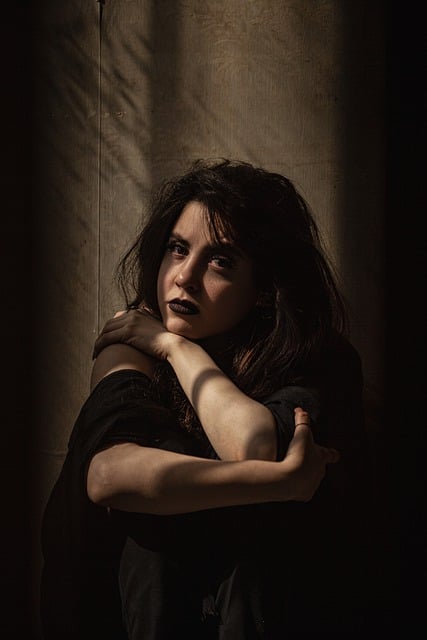 Scarica gratuitamente un'immagine gratuita in stile occhi tristi con viso modello donna da modificare con l'editor di immagini online gratuito GIMP