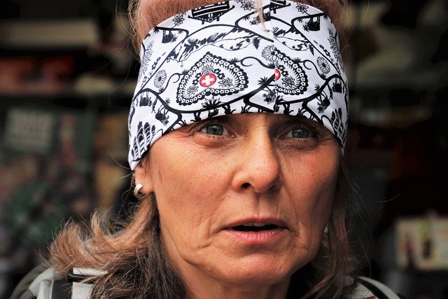 دانلود رایگان عکس زن توریستی چهره پرتره زن برای ویرایش با ویرایشگر تصویر آنلاین رایگان GIMP