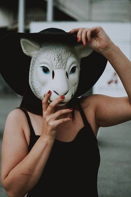 Bezpłatne pobieranie Woman Sheep Mask - bezpłatne zdjęcie lub obraz do edycji za pomocą internetowego edytora obrazów GIMP