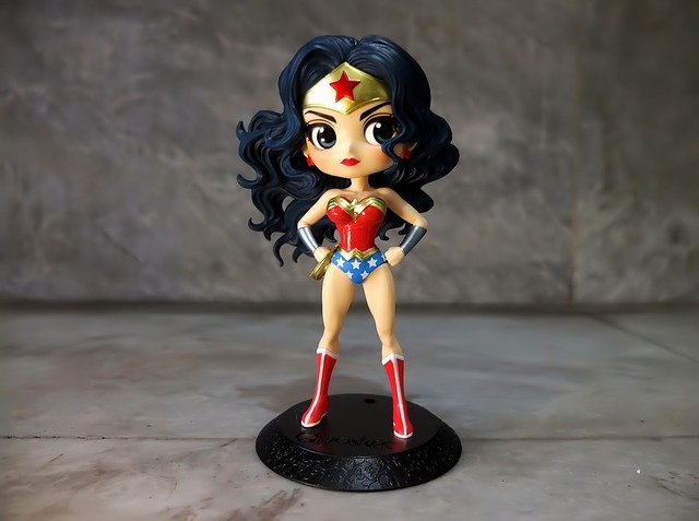 قم بتنزيل تمثال لعبة Wonder Woman الصغير مجانًا ليتم تحريره باستخدام محرر الصور المجاني على الإنترنت من GIMP