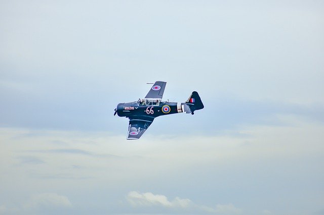 הורדה חינם של מטוס WW2 מטוס מטוס ww2 תמונה חינם לעריכה עם עורך תמונות מקוון בחינם של GIMP