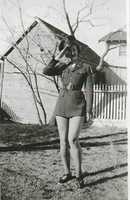 Kostenloser Download WWII Risque Foto einer Frau in amerikanischer Soldatenuniform Kostenloses Foto oder Bild zur Bearbeitung mit GIMP Online-Bildbearbeitungsprogramm