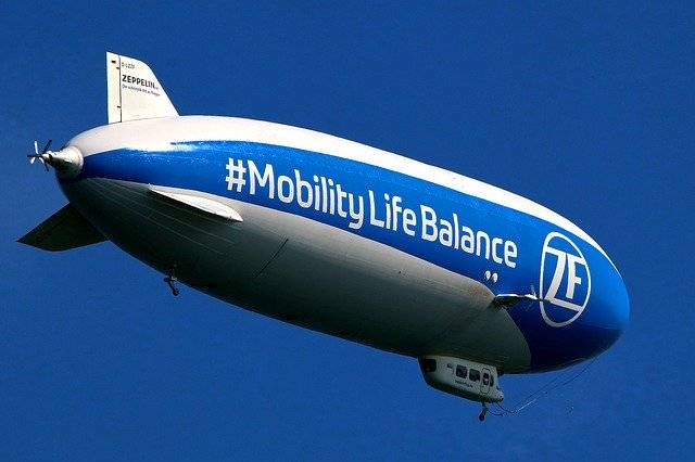Bezpłatne pobieranie Zeppelin Airship Flying - darmowe zdjęcie lub obraz do edycji za pomocą internetowego edytora obrazów GIMP