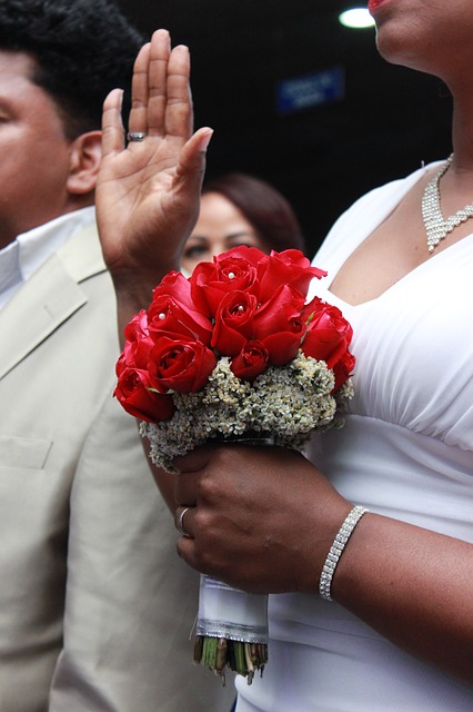 Unduh gratis ya pernikahan mengangkat tangan gambar gratis untuk diedit dengan editor gambar online gratis GIMP