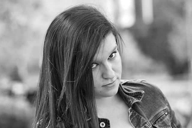 دانلود رایگان زن جوان سیاه و سفید - عکس یا تصویر رایگان رایگان برای ویرایش با ویرایشگر تصویر آنلاین GIMP
