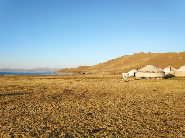 Descarga gratuita Yurt Steppe Landscape - foto o imagen gratis y gratuita para editar con el editor de imágenes en línea GIMP