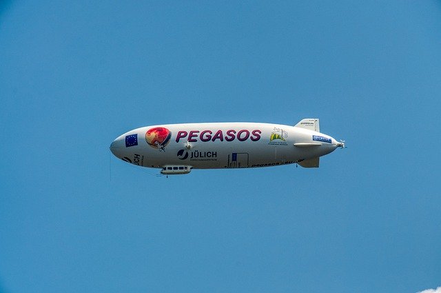 تنزيل Zeppelin Rigid Airship Flying مجانًا - صورة أو صورة مجانية ليتم تحريرها باستخدام محرر الصور GIMP عبر الإنترنت