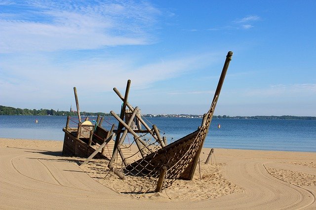 Descărcare gratuită Zipping Village Schwerin Lake - fotografie sau imagini gratuite pentru a fi editate cu editorul de imagini online GIMP