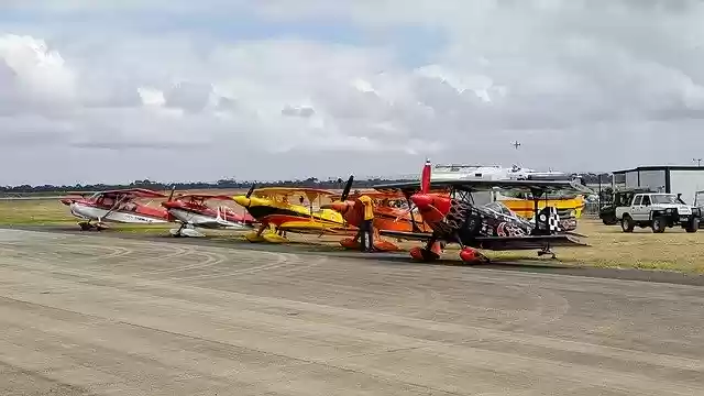 Unduh gratis Pesawat Udara Pertunjukan Udara Prop Planes - foto atau gambar gratis yang dapat diedit dengan editor gambar online GIMP