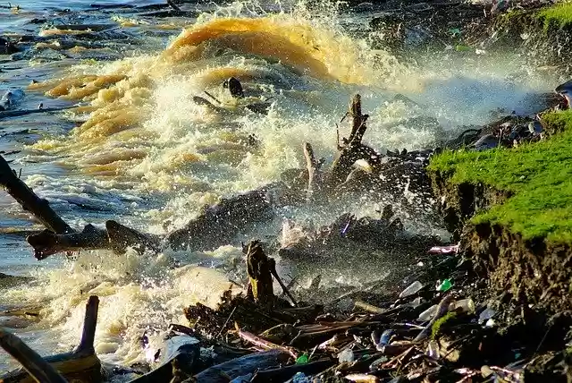 Unduh gratis Gelombang Banjir Sungai Arkansas - foto atau gambar gratis untuk diedit dengan editor gambar online GIMP