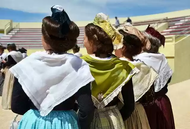 Ücretsiz indir Arles Provençal Kostüm Geleneği - GIMP çevrimiçi resim düzenleyiciyle düzenlenecek ücretsiz ücretsiz fotoğraf veya resim
