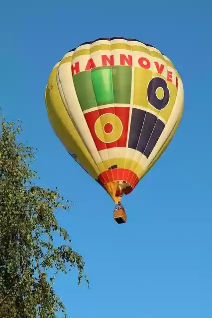 Descarga gratuita Balloon Flying Travel: foto o imagen gratuita para editar con el editor de imágenes en línea GIMP