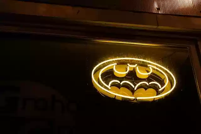 Descarga gratuita Batman Neon Sign: foto o imagen gratuita para editar con el editor de imágenes en línea GIMP
