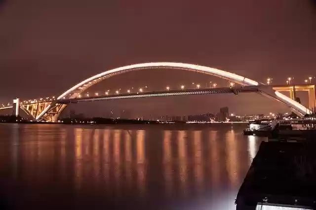 Téléchargement gratuit Beautiful Bridge Building - photo ou image gratuite à éditer avec l'éditeur d'images en ligne GIMP