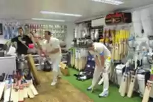 GIMP çevrimiçi resim düzenleyiciyle düzenlenecek Best Cricket Shop Melbourne ücretsiz fotoğraf veya resmini ücretsiz indirin
