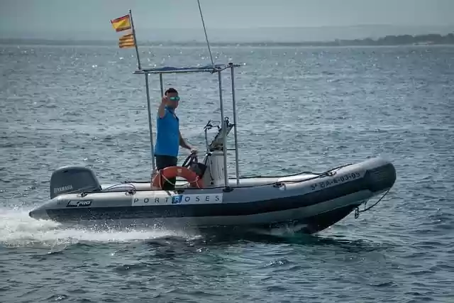 Free download boat speedboat spanish flag boating free picture to be edited with GIMP free online image editor