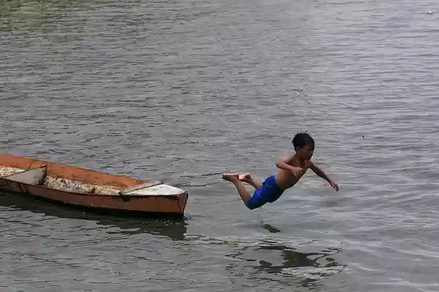 تنزيل Boy Boat Child مجانًا - صورة مجانية أو صورة لتحريرها باستخدام محرر الصور عبر الإنترنت GIMP