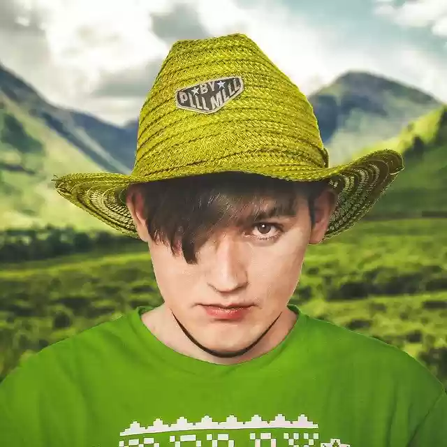 Descarga gratuita Boy Cowboy Hat - foto o imagen gratuita para editar con el editor de imágenes en línea GIMP