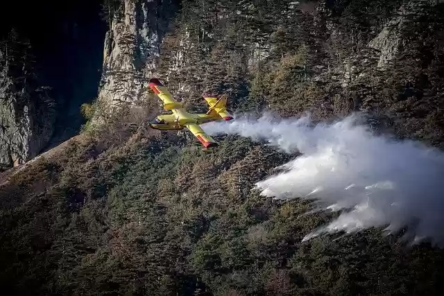 Free download canadair aircraft firefighting free picture to be edited with GIMP free online image editor