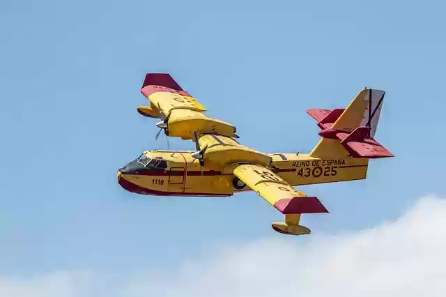 Free download canadair plane fire flight firemen free picture to be edited with GIMP free online image editor