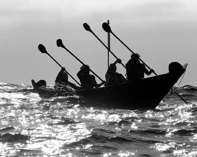 Бесплатно скачайте бесплатный шаблон фотографии Canoe Ocean Water для редактирования с помощью онлайн-редактора изображений GIMP