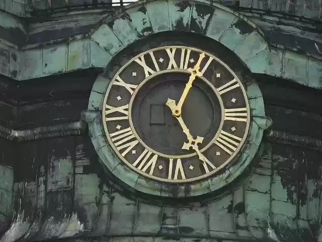 Descarga gratuita de Reloj Monumento Arquitectura: foto o imagen gratuita para editar con el editor de imágenes en línea GIMP