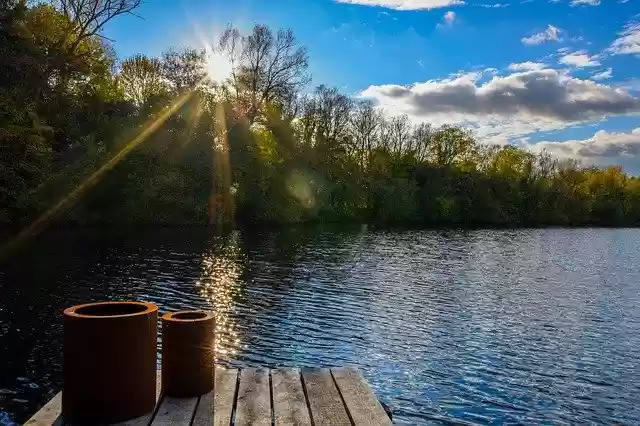 Descărcați gratuit șablonul foto gratuit Cotswolds Water Park Lake Sunlight pentru a fi editat cu editorul de imagini online GIMP