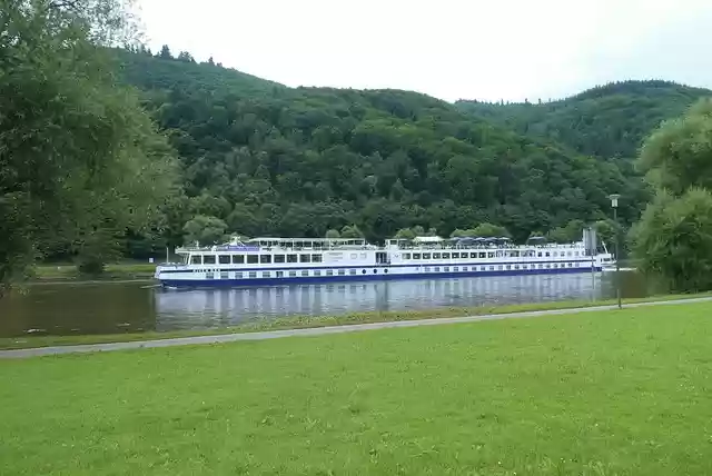 Free download cruise ship ship moselle germany free picture to be edited with GIMP free online image editor
