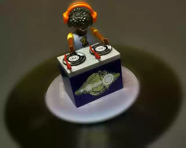 Free download dj disc jockey vinyl records figure free picture to be edited with GIMP free online image editor