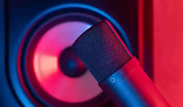 Free download donations keeps me going microphone free picture to be edited with GIMP free online image editor
