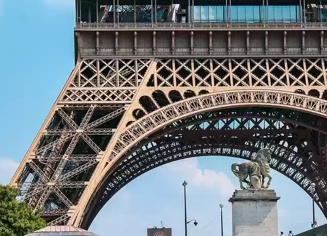 Téléchargement gratuit Base de la Tour Eiffel - photo ou image gratuite à modifier avec l'éditeur d'images en ligne GIMP