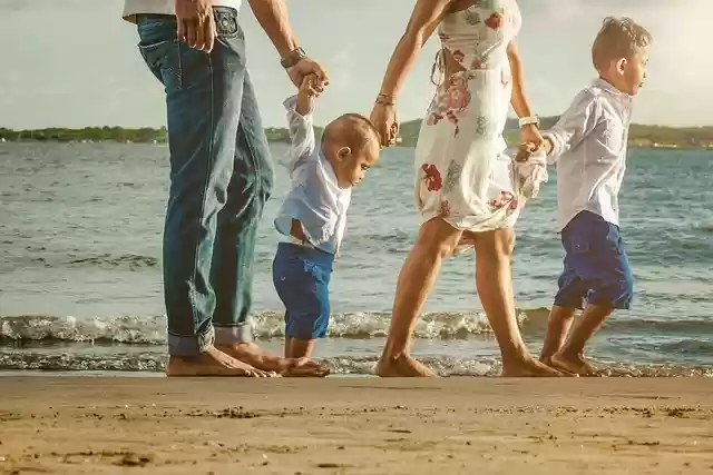 Free download family mother father children free picture to be edited with GIMP free online image editor