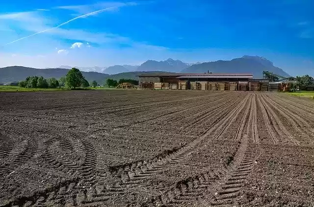 Descărcare gratuită șablon foto gratuit Field Earth Landscape pentru a fi editat cu editorul de imagini online GIMP