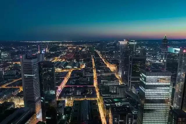 Descarga gratuita Frankfurt City Skyline: foto o imagen gratuita para editar con el editor de imágenes en línea GIMP