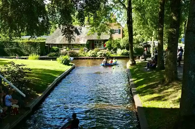Free download Giethoorn Punting Speed -  free photo or picture to be edited with GIMP online image editor