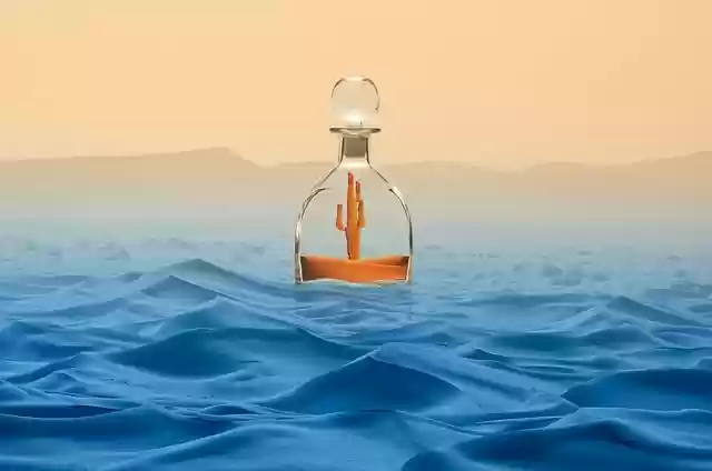 Descarga gratuita de una botella de vidrio, desierto, océano, arena del mar. Imagen gratuita para editar con GIMP, editor de imágenes online gratuito.