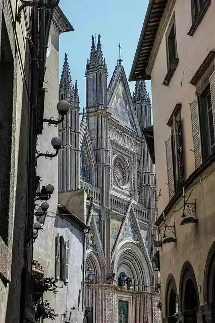 Free download Glimpse Duomo Architecture -  free photo or picture to be edited with GIMP online image editor