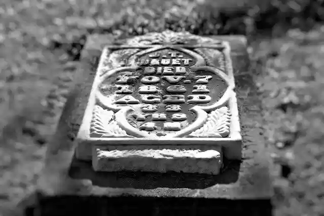 Muat turun percuma Grave Cemetery Black And White - foto atau gambar percuma percuma untuk diedit dengan editor imej dalam talian GIMP