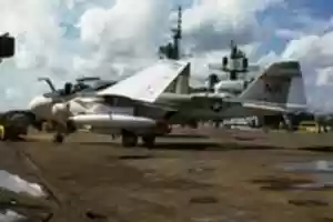 Libreng download Grumman A-6E Intruder 154136 VA-197 USS Enterprise NAS Alameda 10Oct75 Peter B Lewis libreng larawan o larawan na ie-edit gamit ang GIMP online image editor