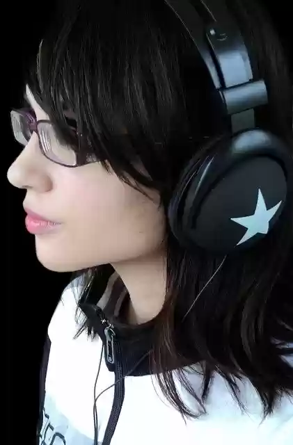 Free download headphones girl young audiophile free picture to be edited with GIMP free online image editor