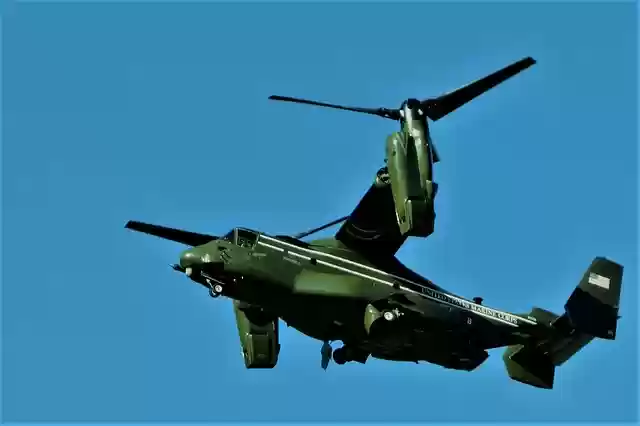 Descărcați gratuit elicopterul cu rotorul aeronavelor care zboară imagini gratuite pentru a fi editate cu editorul de imagini online gratuit GIMP
