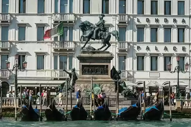 Free download Italy Venessia The Gondolier -  free photo or picture to be edited with GIMP online image editor