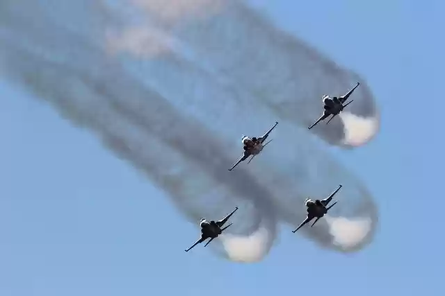 Scarica gratuitamente l'immagine gratuita del jet acrobatico staffetta airshow f 5e da modificare con GIMP editor di immagini online gratuito