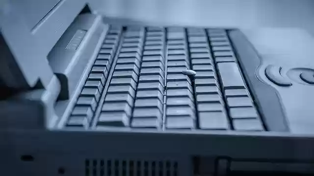 Free download keyboard laptop old model computer free picture to be edited with GIMP free online image editor