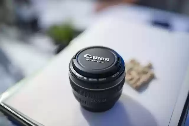 הורדה חינם של עדשת Canon 35 מ"מ תמונה דיגיטלית בחינם לעריכה עם עורך תמונות מקוון בחינם של GIMP