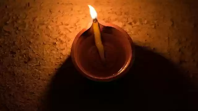 Download gratuito Light Diya Diwali - foto o immagine gratuita da modificare con l'editor di immagini online GIMP