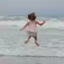 Little girl bathing in the sea  screen for extension Chrome web store in OffiDocs Chromium