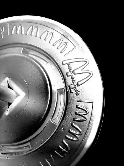 Muat turun percuma mc donalds cup plastic cups cola gambar percuma untuk diedit dengan editor imej dalam talian percuma GIMP