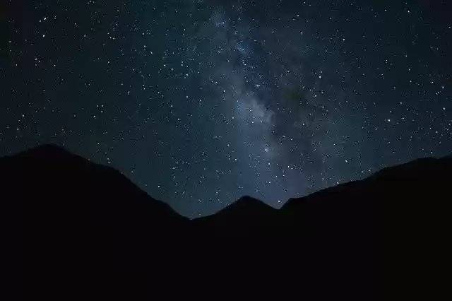 ດາວ​ໂຫຼດ​ຟຣີ Milky Way Mountains - ຮູບ​ພາບ​ຟຣີ​ຫຼື​ຮູບ​ພາບ​ທີ່​ຈະ​ໄດ້​ຮັບ​ການ​ແກ້​ໄຂ​ກັບ GIMP ອອນ​ໄລ​ນ​໌​ບັນ​ນາ​ທິ​ການ​ຮູບ​ພາບ​